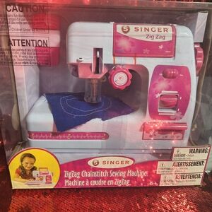 Singer Zig Zag Sewing Machine - Pink and White